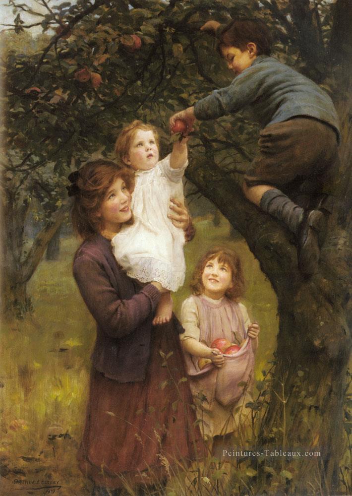 Picking Pommes enfants idylliques Arthur John Elsley Impressionnisme Peintures à l'huile
